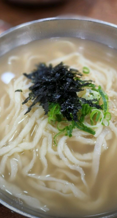 손칼국수 가까이 보기 · 사용자 제공